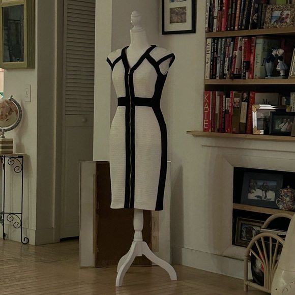 Cache, size small, black and white - Picture 2 of 2